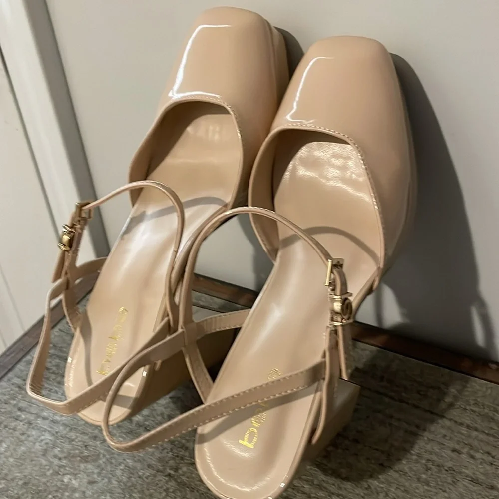 Bebe Janysa Patent Leather Platforms Size 10 Nude Square Toe Chunky Bratz Baddie
